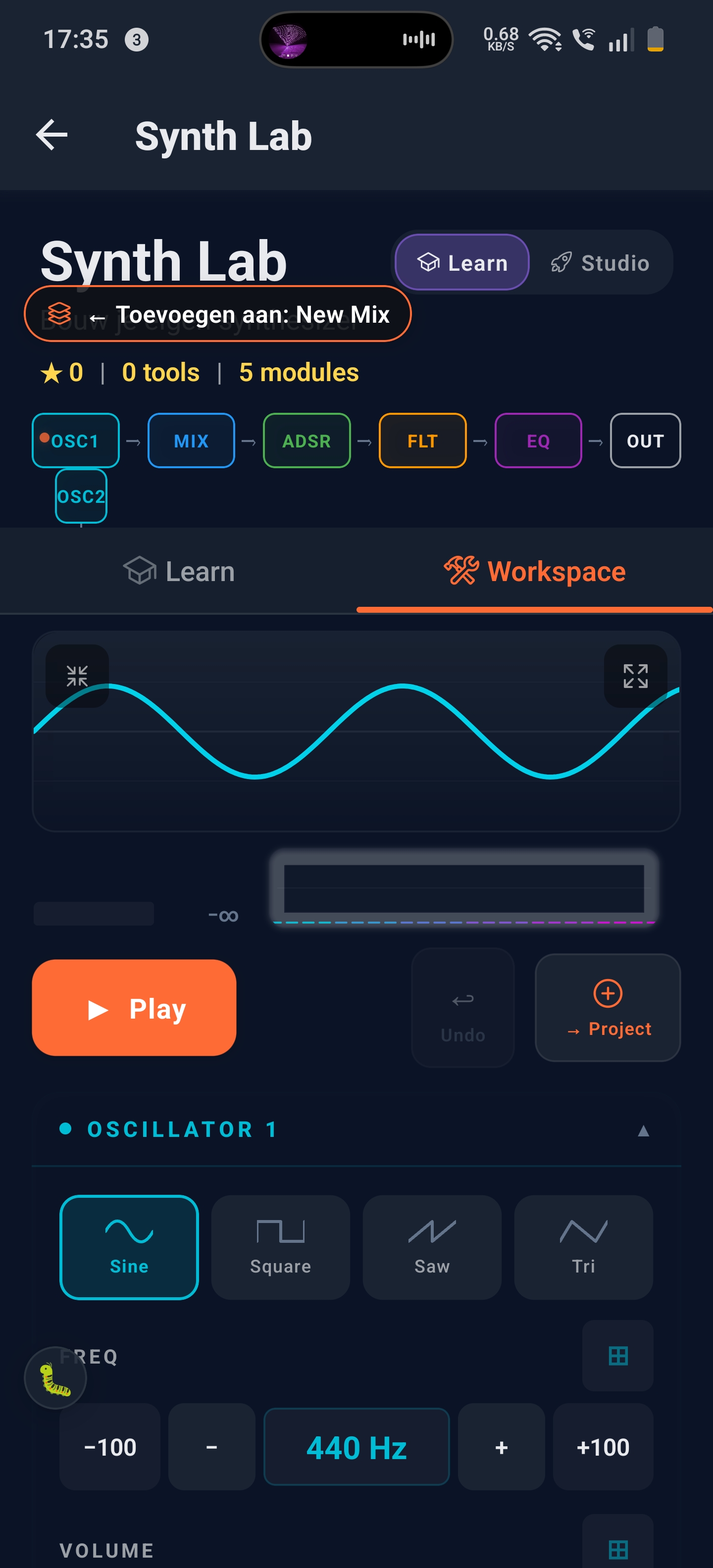 Synth Lab-werkruimte: moduleketen OSC1, MIX, ADSR, FLT, EQ, OUT, preview van een sinusgolf, golfvormkiezer Sine/Square/Saw/Tri, 440 Hz frequentie.